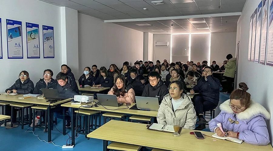 97522国际游戏储能研发部开展产品技术培训