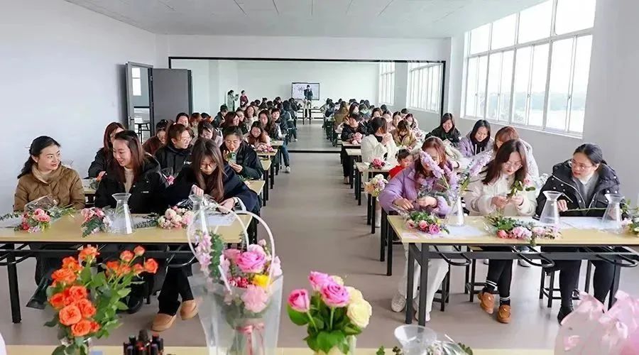 花开十里，美丽如你 | 97522国际游戏储能举办三八妇女节艺术DIY活动