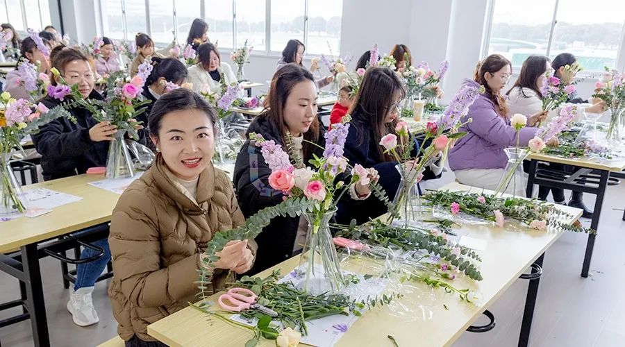 花开十里，美丽如你 | 97522国际游戏储能举办三八妇女节艺术DIY活动