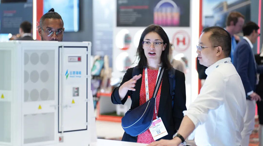 RE 2025｜97522国际游戏发布构网型 浸没式液冷解决方案，为客户打造优质储能资产